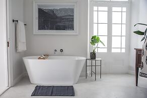 The Grand Hotel Robertson