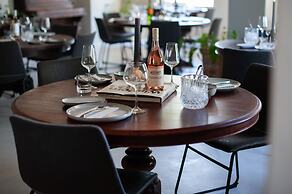 The Grand Hotel Robertson