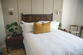 The Grand Hotel Robertson