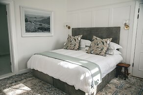 The Grand Hotel Robertson