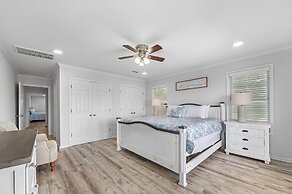 The Salty Fox with Pool