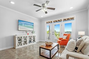 The Salty Fox with Pool