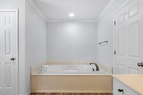 The Salty Fox with Pool