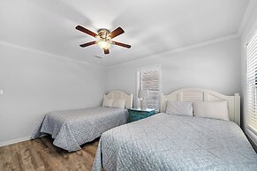 The Salty Fox with Pool