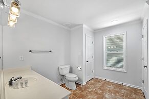 The Salty Fox with Pool