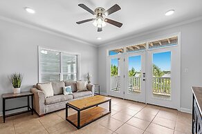 The Salty Fox with Pool