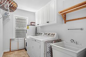 The Salty Fox with Pool