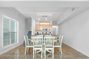 The Salty Fox with Pool