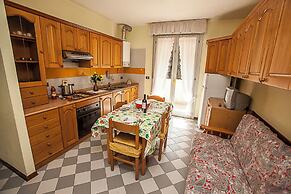 Relax by the Pool Comfy Flat in Rosolina Mare