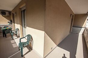 Relax by the Pool Comfy Flat in Rosolina Mare
