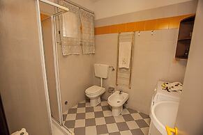 Relax by the Pool Comfy Flat in Rosolina Mare