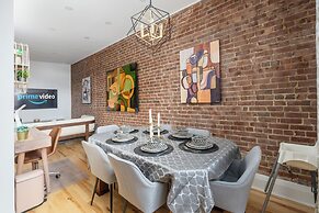 Downtown Luxe - Parking, Metro, King Bed, Sleeps 6