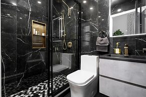 Downtown Luxe - Parking, Metro, King Bed, Sleeps 6