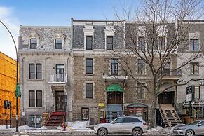 Downtown Luxe - Parking, Metro, King Bed, Sleeps 6