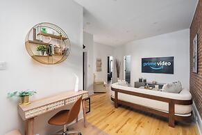 Downtown Luxe - Parking, Metro, King Bed, Sleeps 6