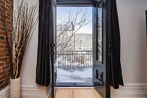 Downtown Luxe - Parking, Metro, King Bed, Sleeps 6