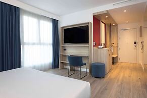 Hampton By Hilton Malaga Martiricos