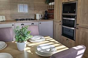 Premium 2 Bedroom Caravan With Free Wifi