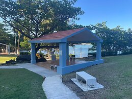 Ocean View 2 Bed 1 Bath 2 Parkings Pool