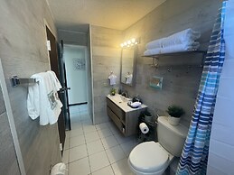 Ocean View 2 Bed 1 Bath 2 Parkings Pool