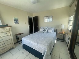 Ocean View 2 Bed 1 Bath 2 Parkings Pool