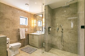 Bali and Eva Midlands