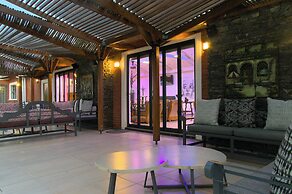 Bali and Eva Midlands