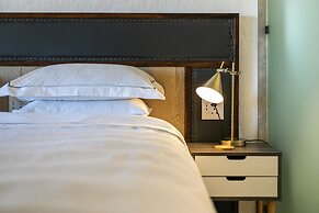 Bali and Eva Midlands