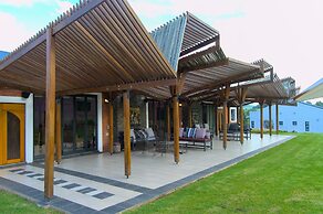 Bali and Eva Midlands