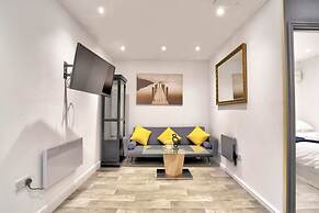 Cozy Guest Lodge With a Large Secluded Garden