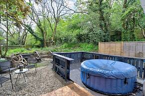 Cozy Guest Lodge With a Large Secluded Garden