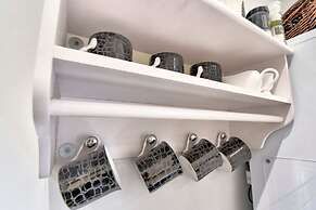 Cozy Guest Lodge With a Large Secluded Garden