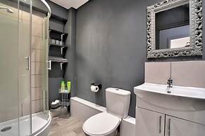 Cozy Guest Lodge With a Large Secluded Garden