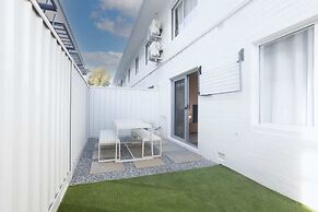 Lovely 1BR Apt in Bicton With Backyard and Parking