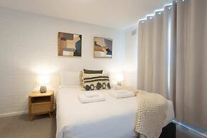 Lovely 1BR Apt in Bicton With Backyard and Parking