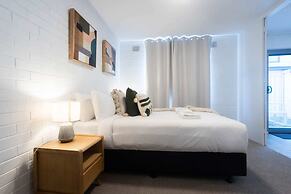 Lovely 1BR Apt in Bicton With Backyard and Parking