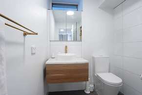 Lovely 1BR Apt in Bicton With Backyard and Parking