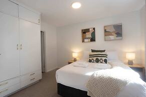 Lovely 1BR Apt in Bicton With Backyard and Parking