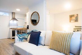 Lovely 1BR Apt in Bicton With Backyard and Parking