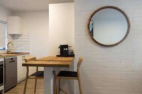 Lovely 1BR Apt in Bicton With Backyard and Parking