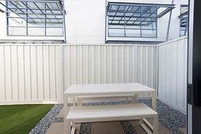 Lovely 1BR Apt in Bicton With Backyard and Parking