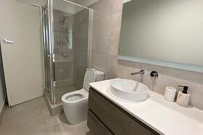 Elegant 2-bedroom House in Prahran w/ Parking!