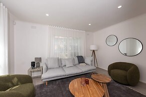 Elegant 2-bedroom House in Prahran w/ Parking!