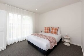 Elegant 2-bedroom House in Prahran w/ Parking!