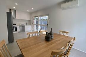 Elegant 2-bedroom House in Prahran w/ Parking!