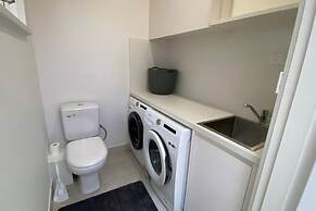 Elegant 2-bedroom House in Prahran w/ Parking!