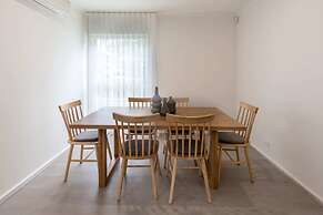 Elegant 2-bedroom House in Prahran w/ Parking!