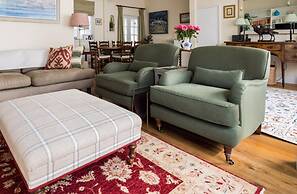 Traditional Treasure 3 BR Home Hyde Park