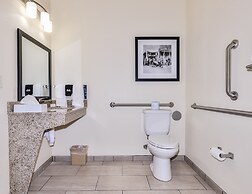 Cobblestone Hotel & Suites - Rhinelander