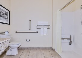 Cobblestone Hotel & Suites - Rhinelander